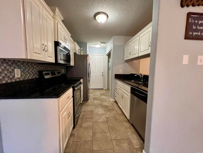 Building Photo - 16 Tacoma Dr