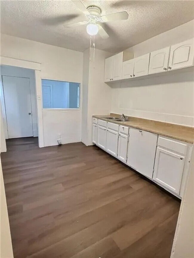 Building Photo - 2006 Agnes Ave