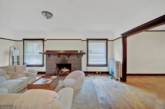 Building Photo - 826 Hamlin St