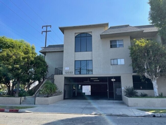 Interior Photo - 12020 Grevillea Ave