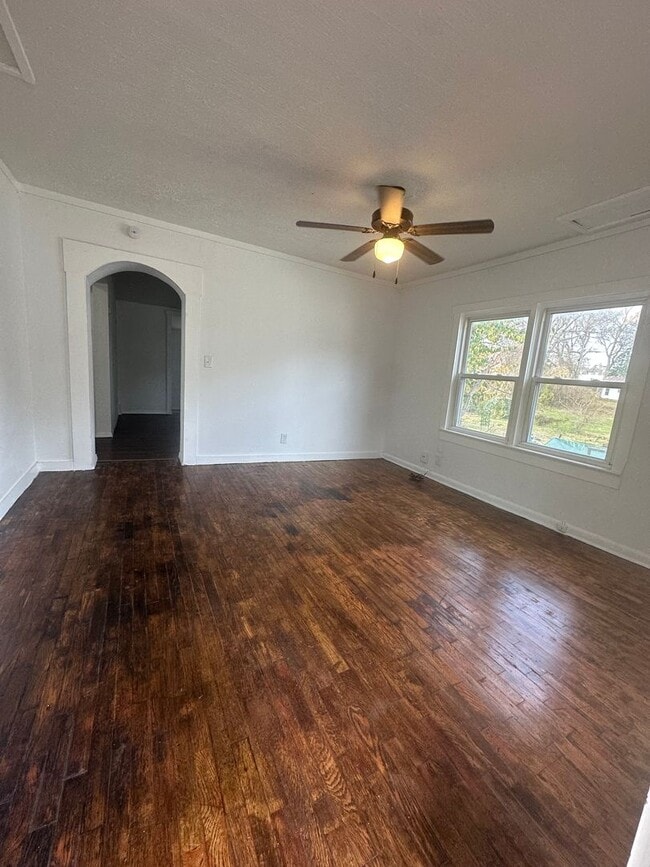 Building Photo - Step into this adorable 2-bedroom, 1-bathroom home—full of charm and thoughtful updates!