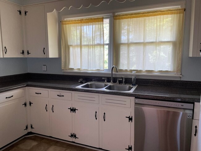 Building Photo - 768 Winyah Dr