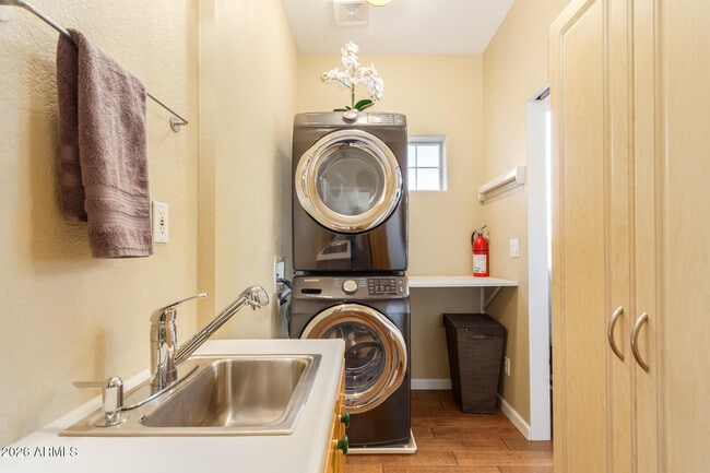 Building Photo - 3341 E Fremont Rd