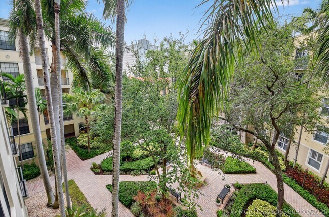 Building Photo - 630 S Sapodilla Ave