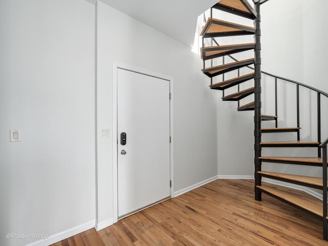 Building Photo - 2225 W Wabansia Ave