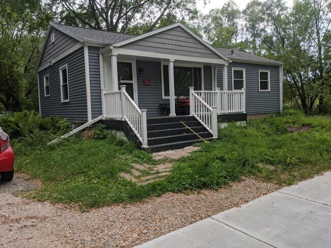 Primary Photo - 3125 Thorp Street