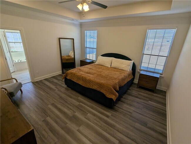 Building Photo - 1040 E Skyline Lp