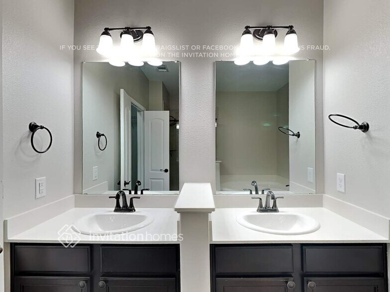 Building Photo - 529 Meadow Springs Dr