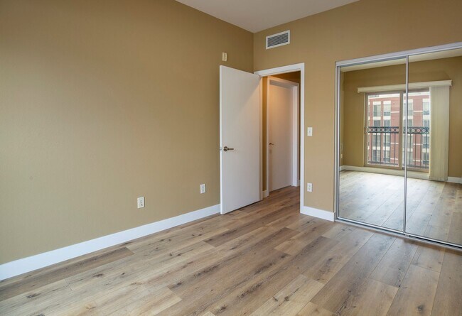 Building Photo - Stylish & Spacious Courtyard-Facing Condo in the Heart of Gaslamp