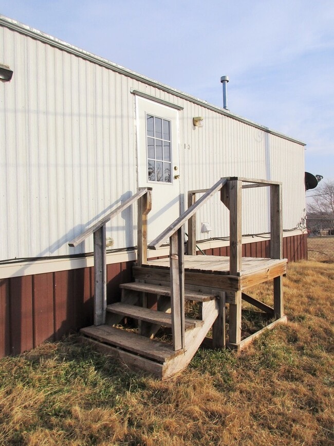 Building Photo - 3 bedroom 2 bath in Hydro, OK  73048
