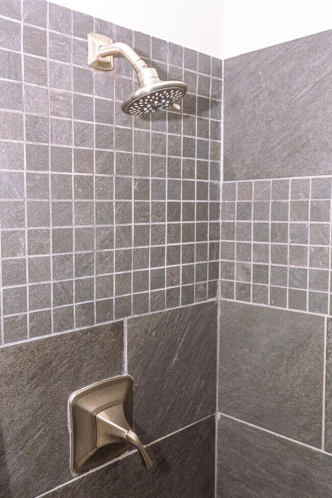 Building Photo - 9808 Emerald Point Dr