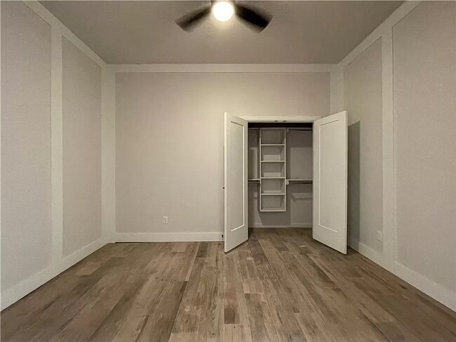 Building Photo - Luxarious 3BD/2BTH Home off of JKP Turnpik...