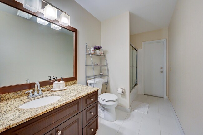 Building Photo - 6833 Bianchini Cir