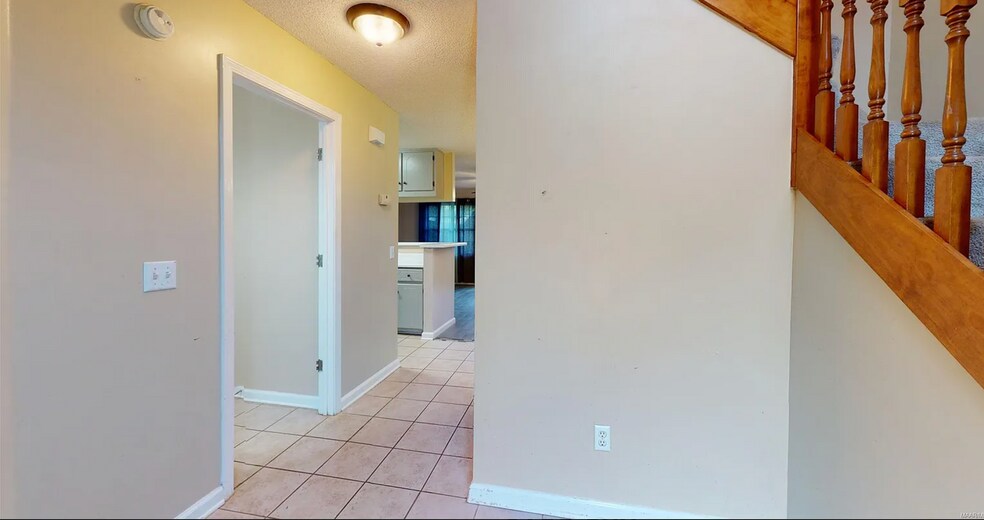 Building Photo - 166 Commons Dr