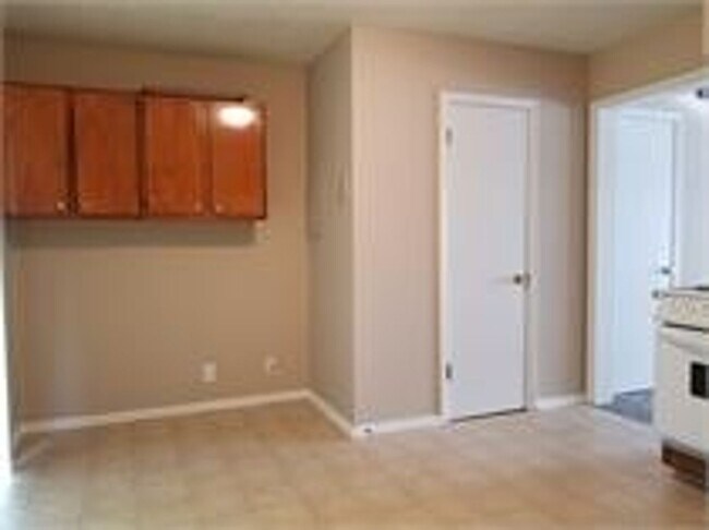 Building Photo - 280 Donna Dr