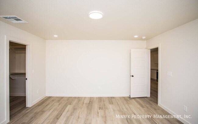 Building Photo - 2140 Langford Ave