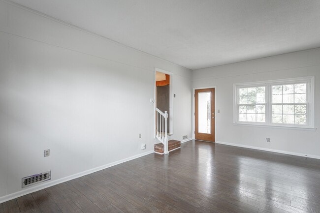 Building Photo - 3 Bedroom · 2 Bath Home in East Brainerd Near Hamilton Place