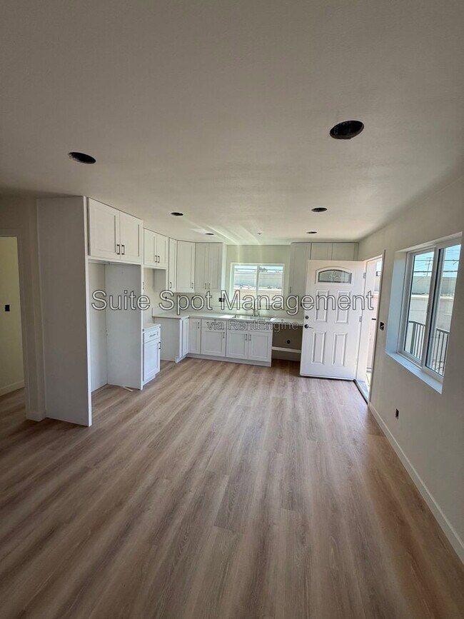 Building Photo - 2206 Conquista Ave