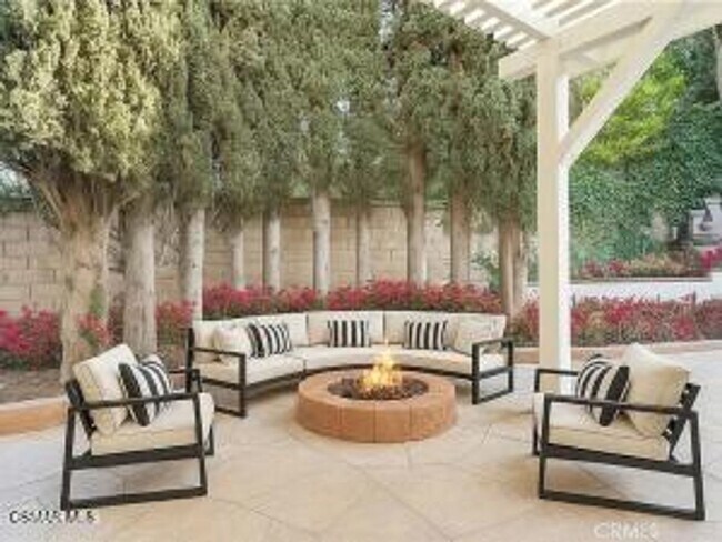 Building Photo - Beautiful 5-Bedroom Home in Westlake Village