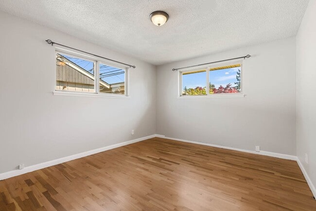 Building Photo - 517 Pecks Dr