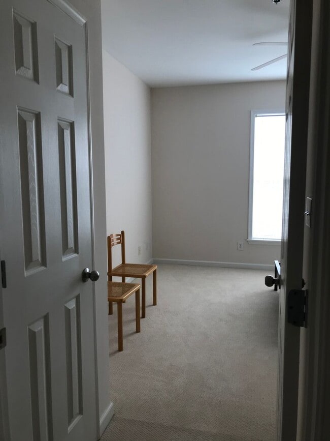 Building Photo - 260 Riverbend Drive 2 Bedroom 2 Bath Condo...