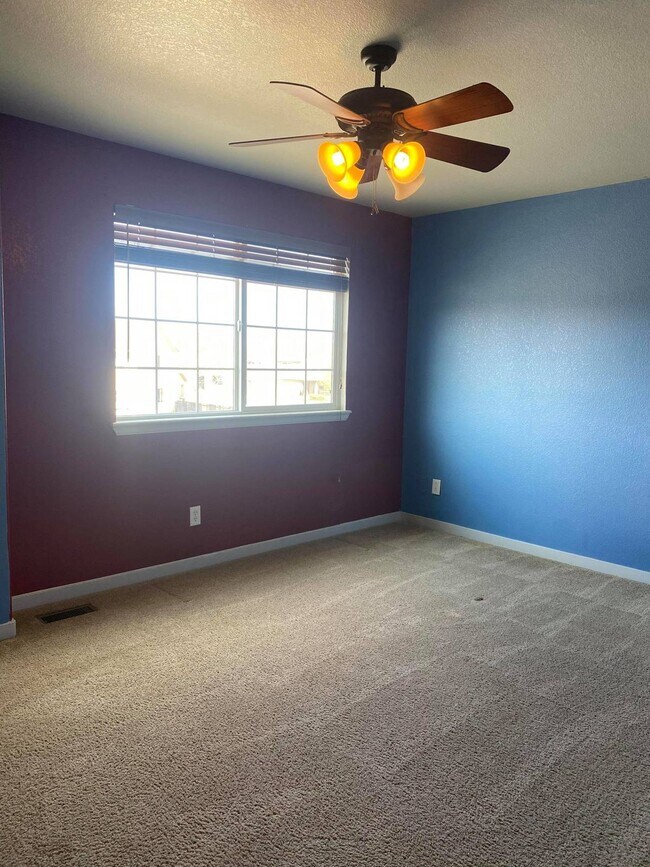 Building Photo - 4 bedroom - Dewhirst