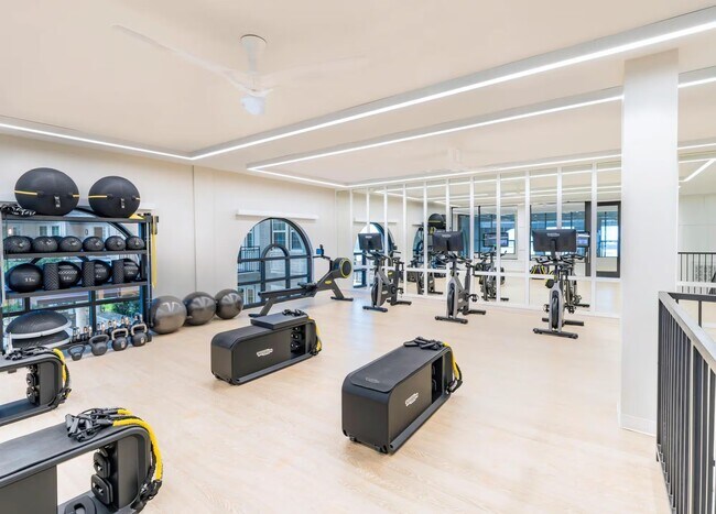 Building Photo - Limited-Time Offer: 10 Weeks Free in Houston!