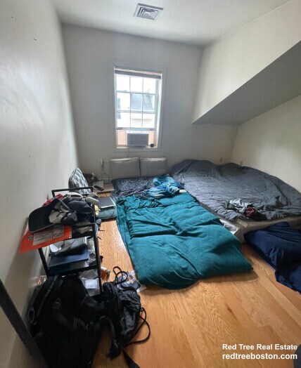 Building Photo - 34 Raymond St