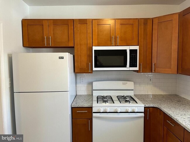 Building Photo - 1323 Gilham St