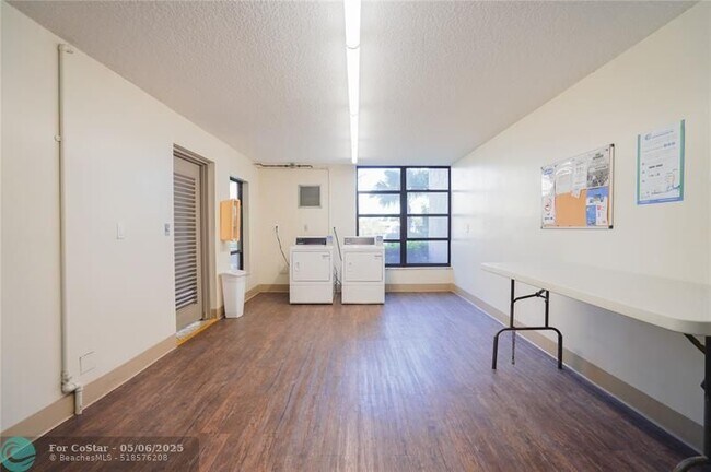 Building Photo - 7 Royal Palm Way