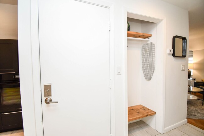 Building Photo - Cozy & Fully Furnished 1-Bedroom Near Sanf...