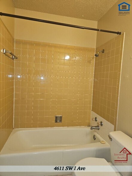 Building Photo - 4611 SW I Ave