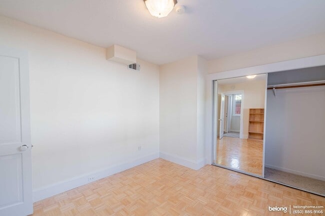 Building Photo - 2400 Bonar St