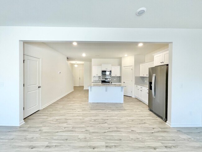 Building Photo - 3 br 2.5 townhome in the Concord Lakes community READY JULY 11th