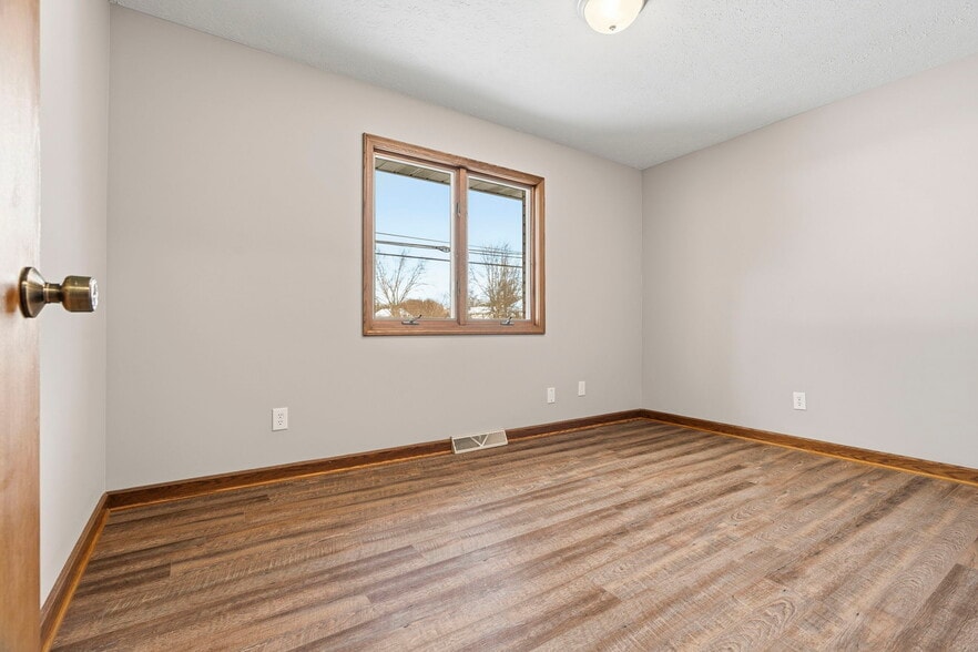 Building Photo - 1914 Raber Rd