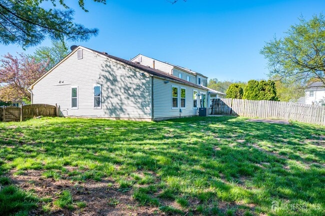 Building Photo - 6 Woodbury Rd