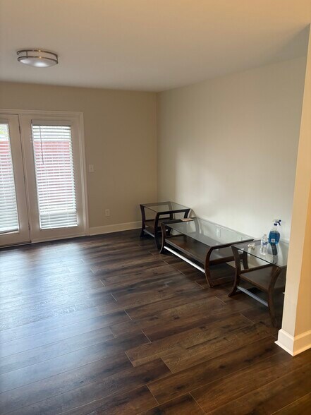 Building Photo - 515 Basswood Ave