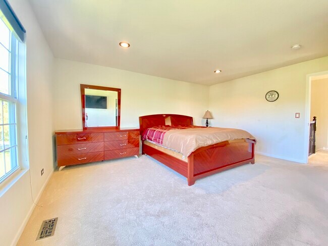 Building Photo - 10S420 Carrington Cir