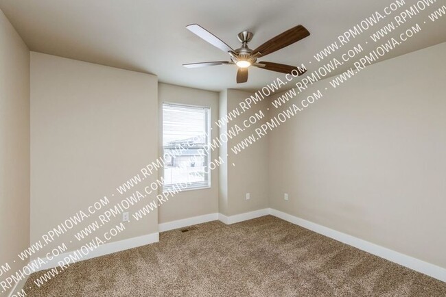 Building Photo - 2701 Bobcat Dr