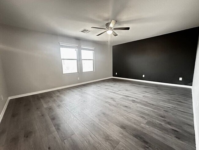 Building Photo - Mission Royal Resort Living Community! 5bd 3ba! Golf Course & Water Park!