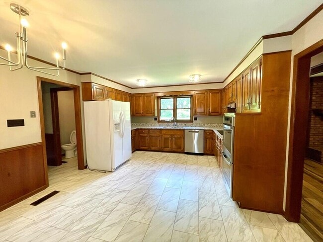 Building Photo - 205 Browning Pl