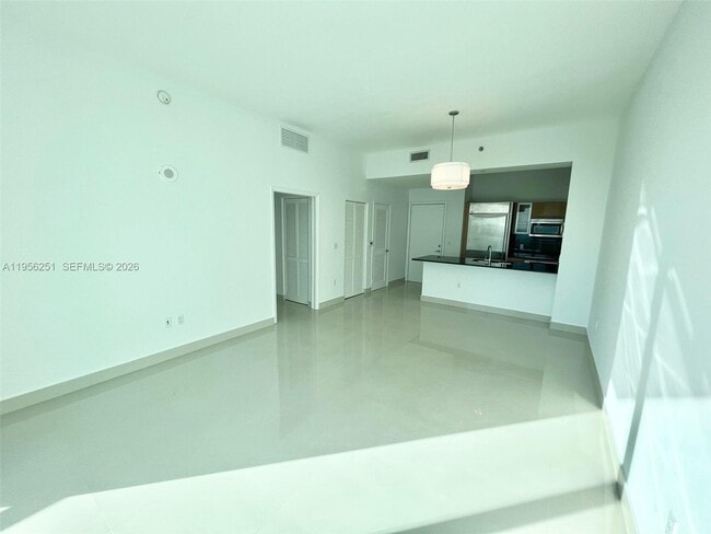 Building Photo - 950 Brickell Bay Dr