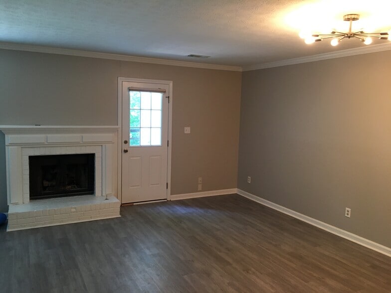 Living Room - 2110 Newport Lndg