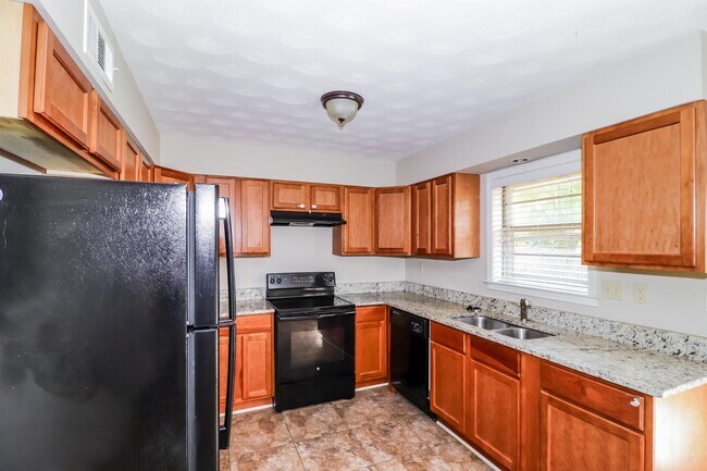 Building Photo - 3256 Bluemont Dr