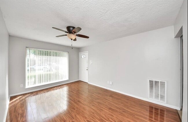 Building Photo - 12610 Chiswick Rd