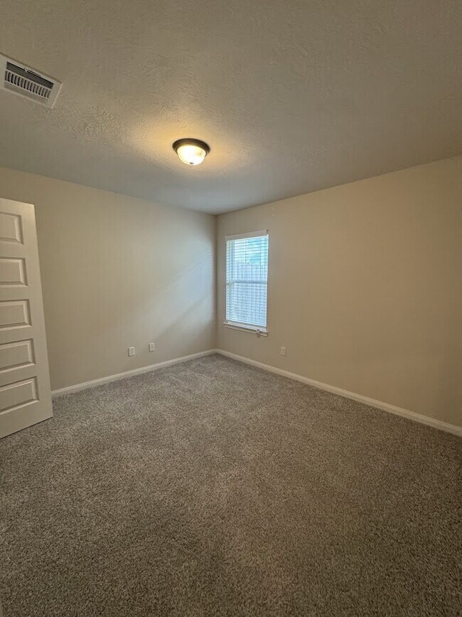 Building Photo - 1340 Kingsgate Dr