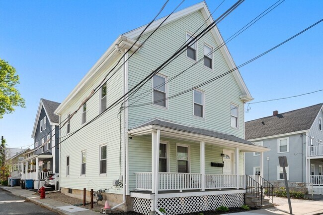 Building Photo - 32 Richardson St