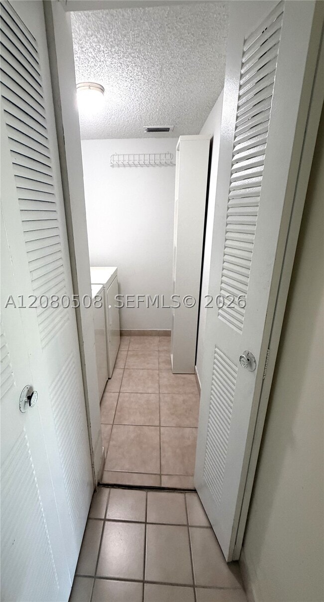Building Photo - 351 Palm Way