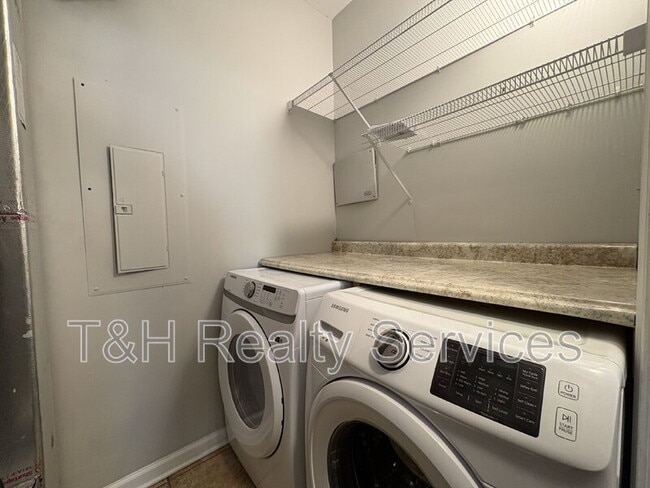 Building Photo - 2030 N College Ave