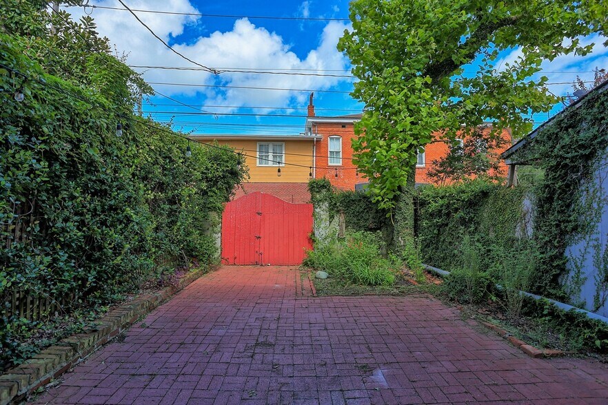 Building Photo - 403 Tattnall St